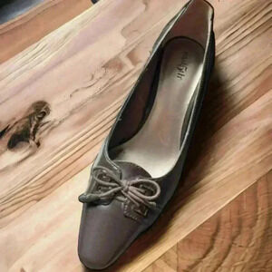 East 5th Size 6.5 Copper Colored Slip-On Heels Dress Shoes. Excellent Condition